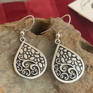 5/$10❤️❤️❤️NEW Handmade Silver Tone Zinc Alloy Teardrop Earrings
